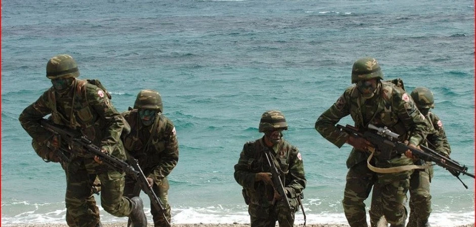 Επιμένουν οι Τούρκοι: «Τούρκοι κομάντος έκαναν απόβαση σε ελληνικό έδαφος και κατέβασαν την σημαία» – Δείτε βίντεο